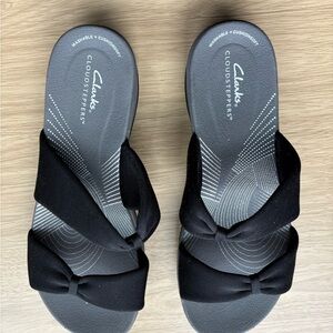 Clarks Women's Black Cloudsteppers Sandals